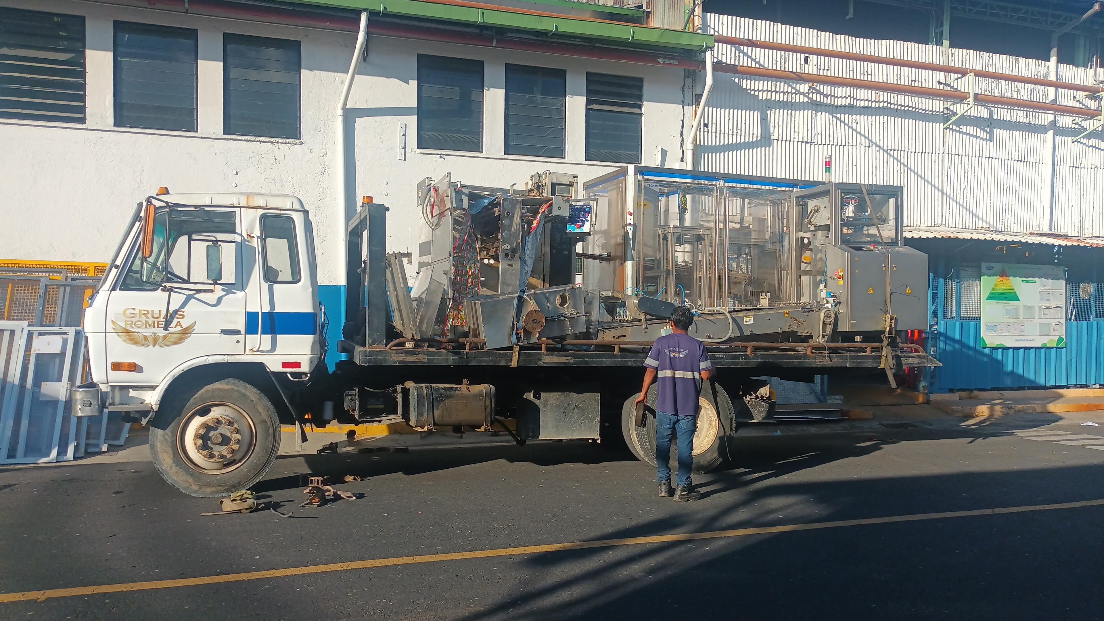 Transporte de maquinaria industrial importada por ROMEZA