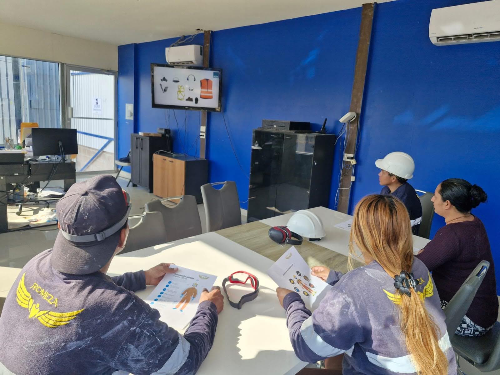 Capacitación interna del personal de ROMEZA en seguridad y normativa ambiental