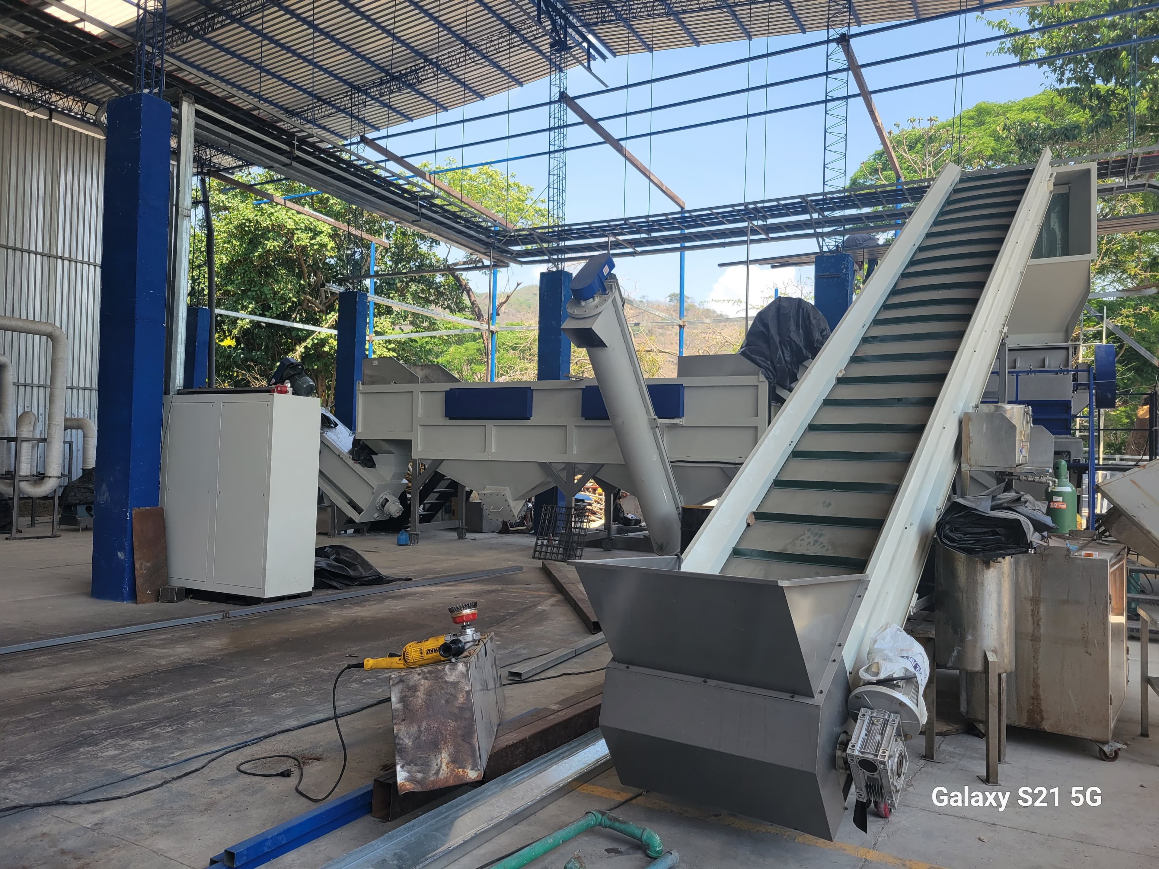 Cintas transportadoras y línea de lavado de plásticos ROMEZA