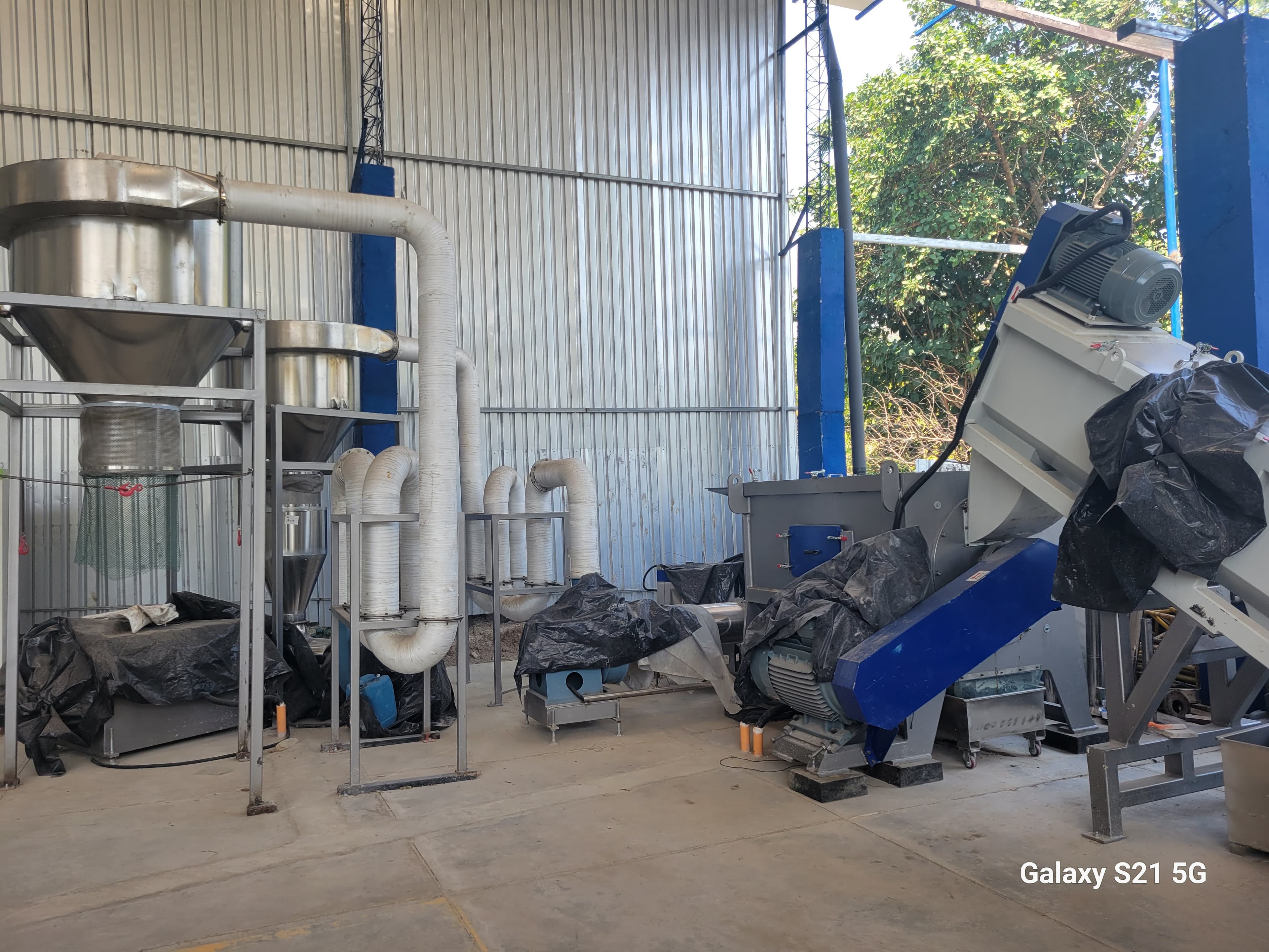 Equipos de aspiración y procesamiento en planta de reciclaje ROMEZA